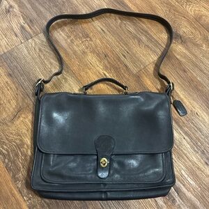 Vintage Coach Sleek Black Leather Men's Messenger Bag